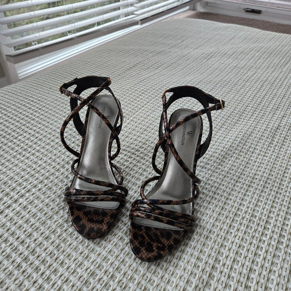 8.5 Worthington Leopard print heels